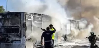 Bakırköy'de Metrobüste Yangın: İtfaiye Ekipleri Müdahale Etti