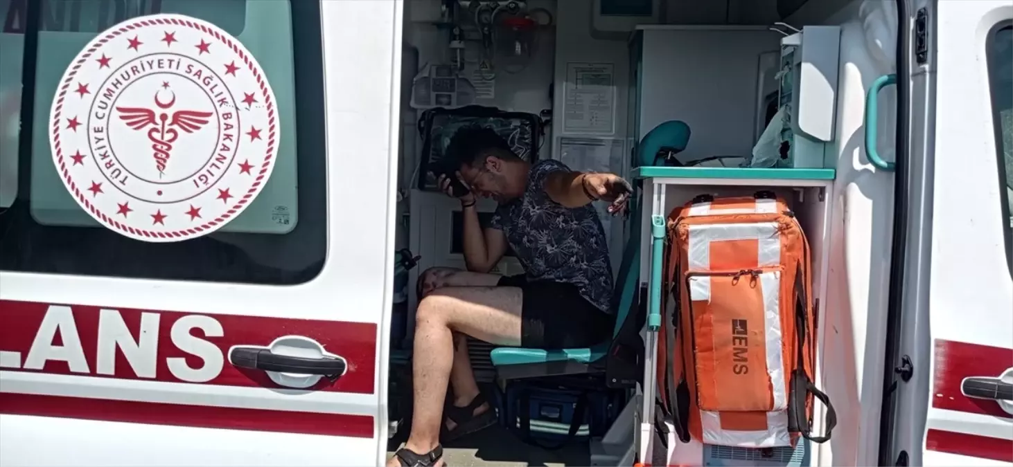 Ayvalık'ta Trafik Kazası: 3 Yaralı
