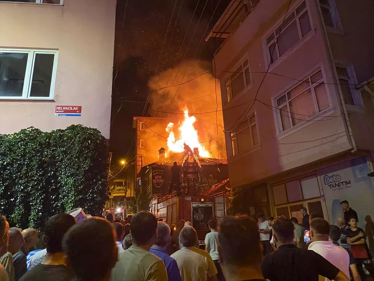 Balıkesir'de Yangın: 2 Evde Hasar, Yavru Kediler Kurtarıldı