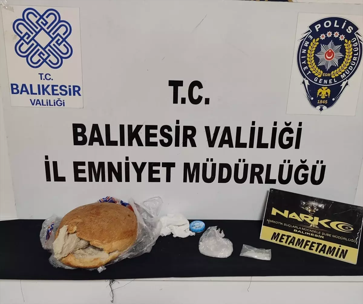Balıkesir'de Ekmeğin İçine Gizlenmiş Uyuşturucu Ele Geçirildi