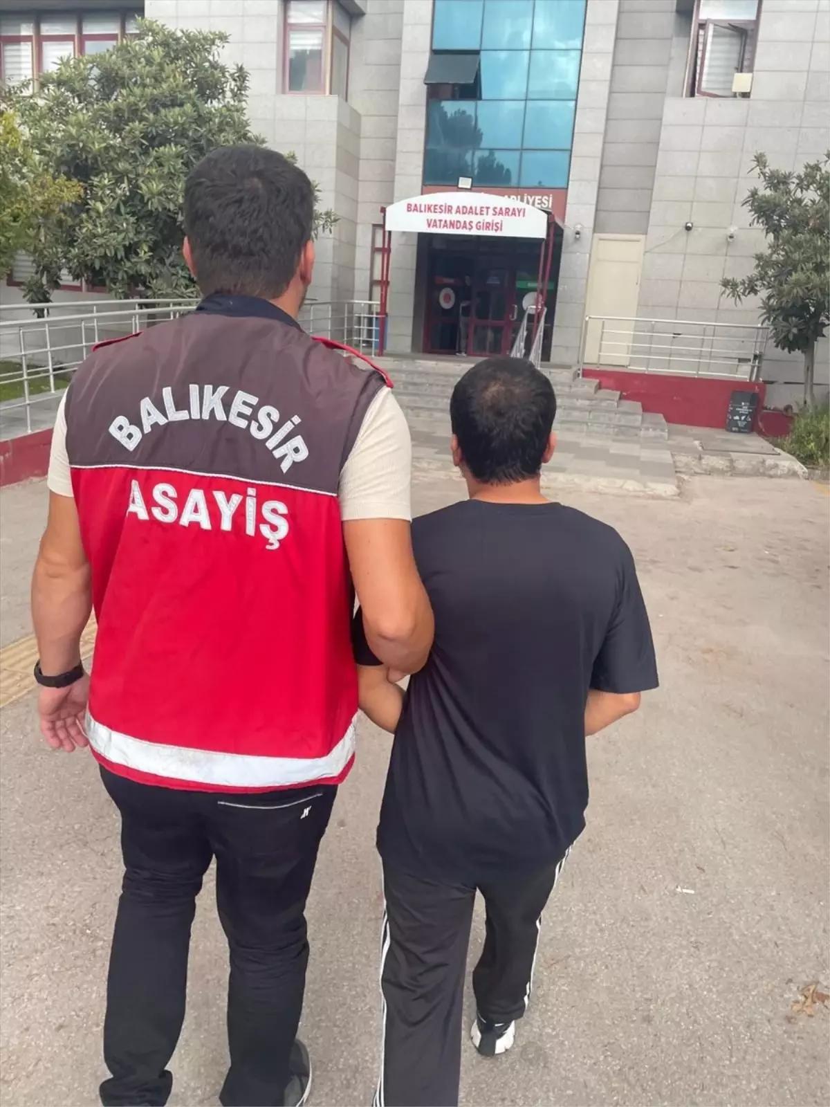 Balıkesir'de Aranan Suçlu Yakalandı
