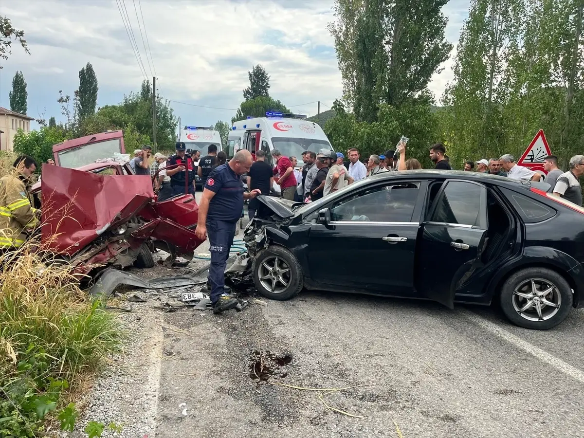 Balıkesir&apos;de Trafik Kazası: 4 Yaralı