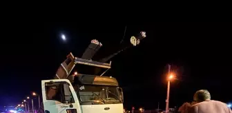 Balıkesir'de Kamyonun Çarptığı Otomobilde 3 Yaralı