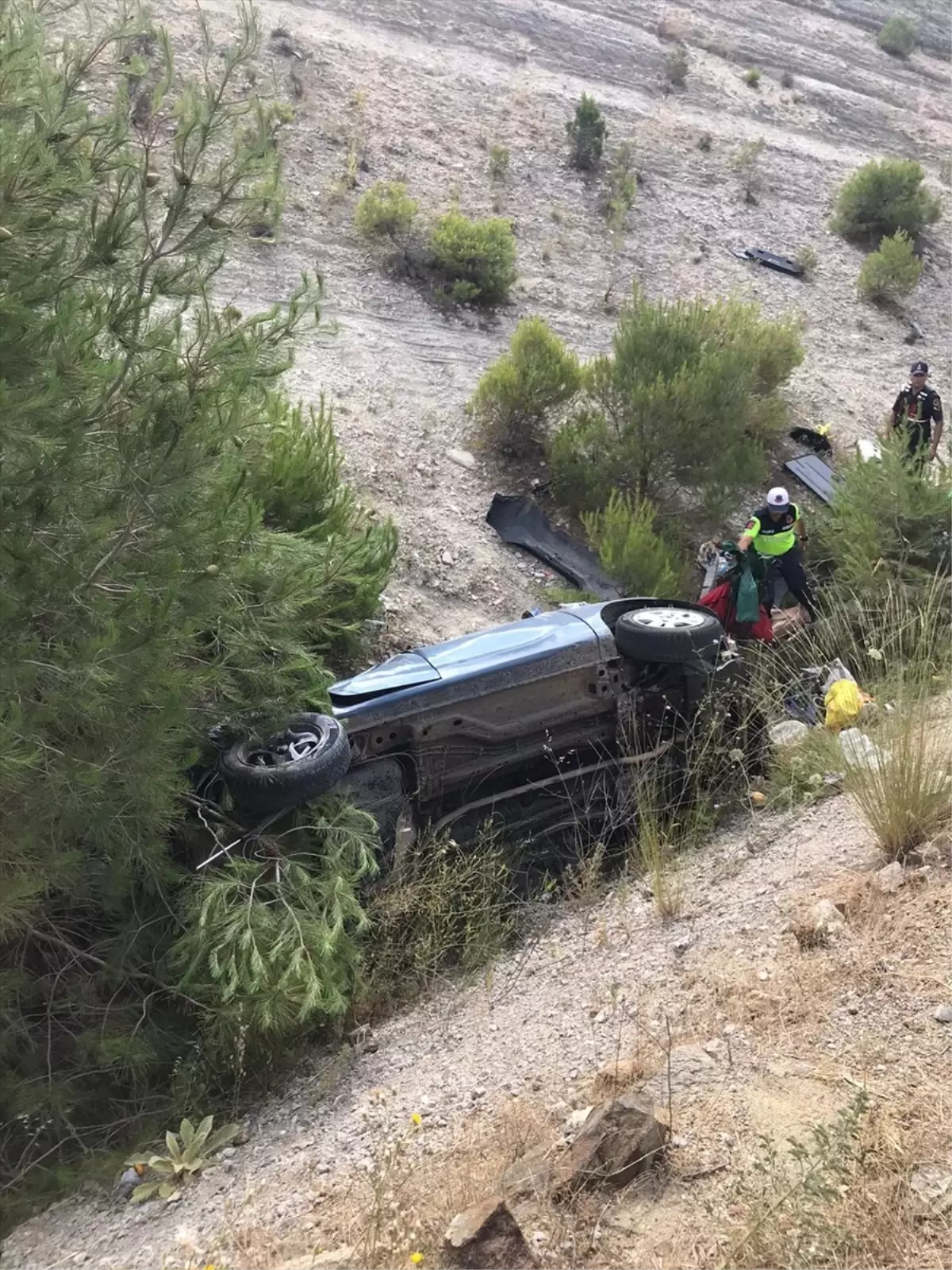 Balıkesir'de Otomobil Şarampole Devrildi: 5 Yaralı