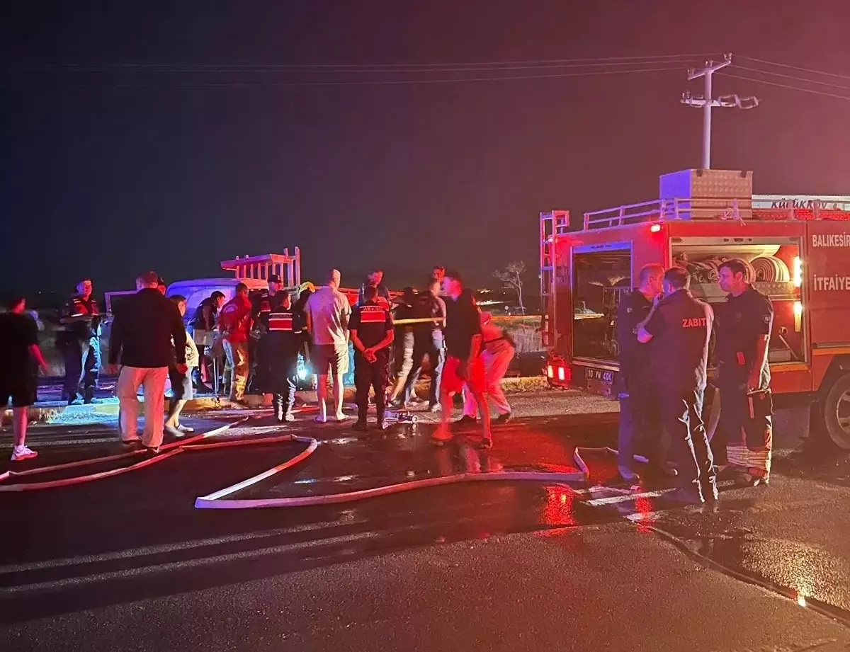 Ayvalık'ta Trafik Kazası: 1 Ölü, 2 Yaralı