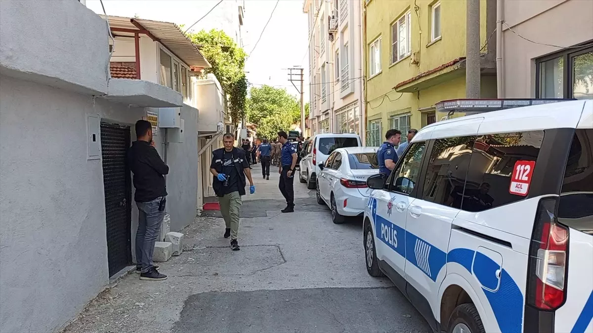 Balıkesir'de Polis Memuru Bıçakla Yaralandı, Şüpheli Gözaltına Alındı