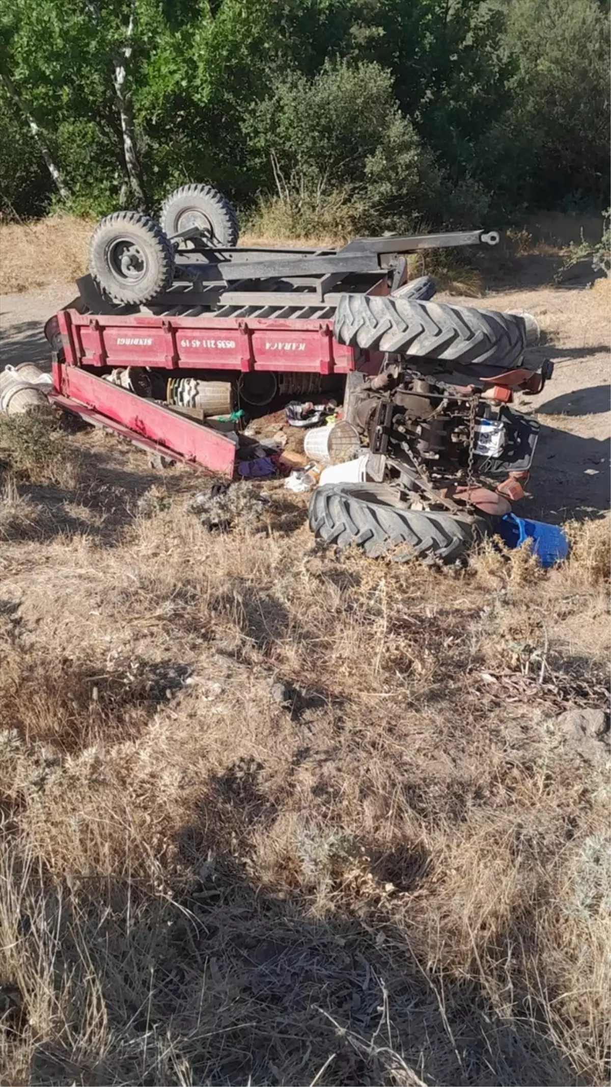 Balıkesir'de Tarım İşçilerini Taşıyan Traktör Devrildi: 1 Ölü, 4 Yaralı