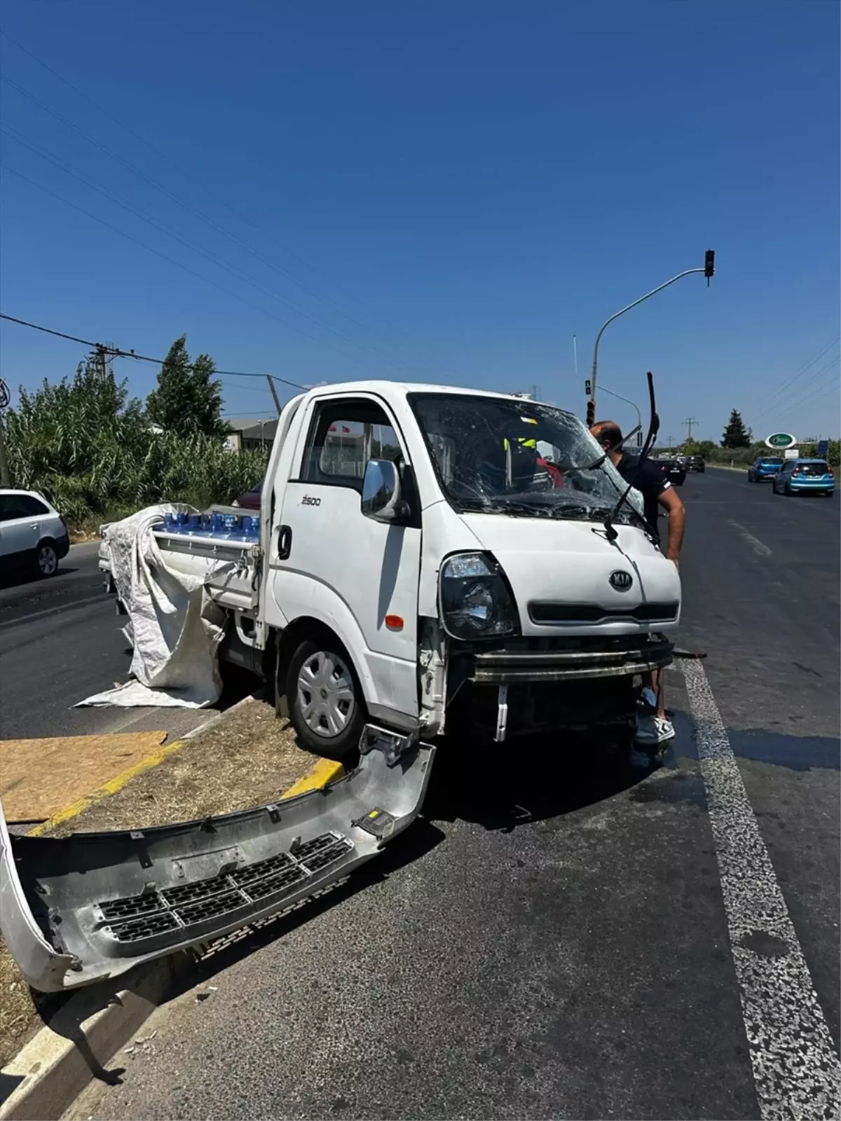Ayvalık'ta Tırın Kamyonete Çarpması Sonucu Bir Kişi Yaralandı