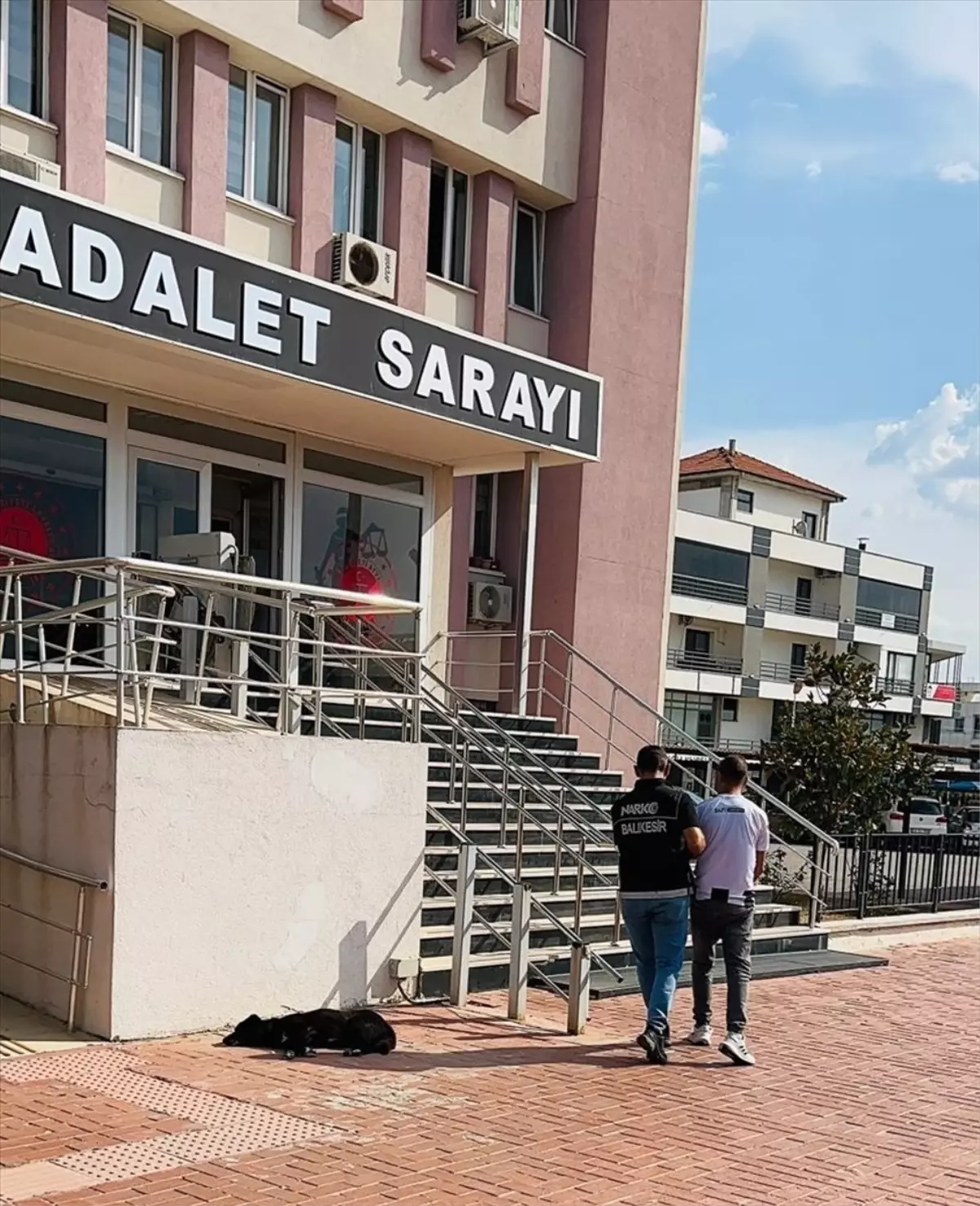 Ayvalık&apos;ta Uyuşturucu Operasyonu: Bir Zanlı Tutuklandı