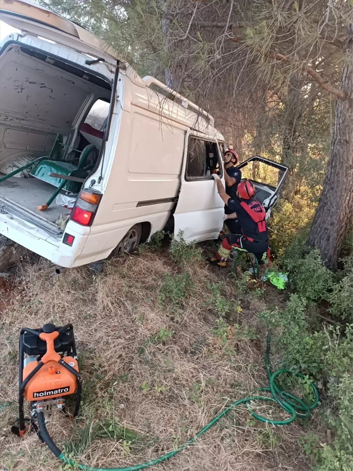 Balıkesir'de Yoldan Çıkan Panelvandan 5 Yaralı