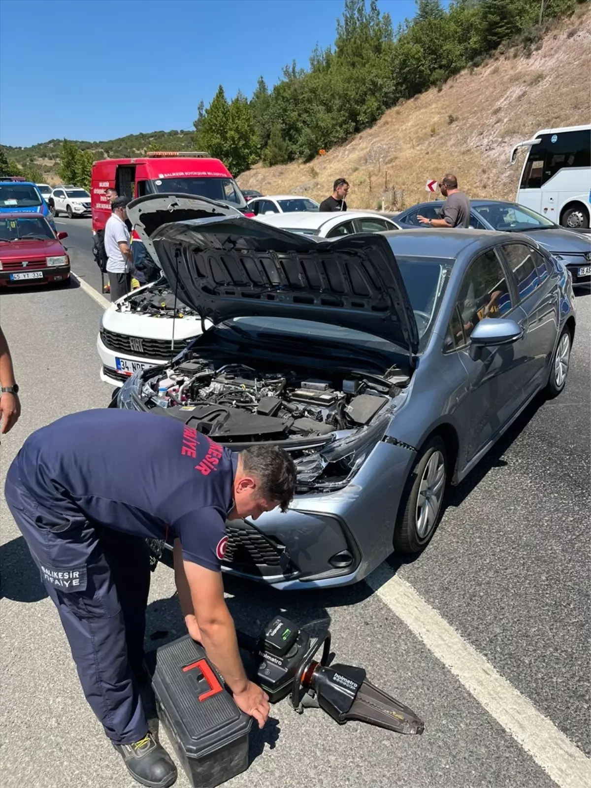 Balıkesir'de Zincirleme Trafik Kazası: 4 Yaralı