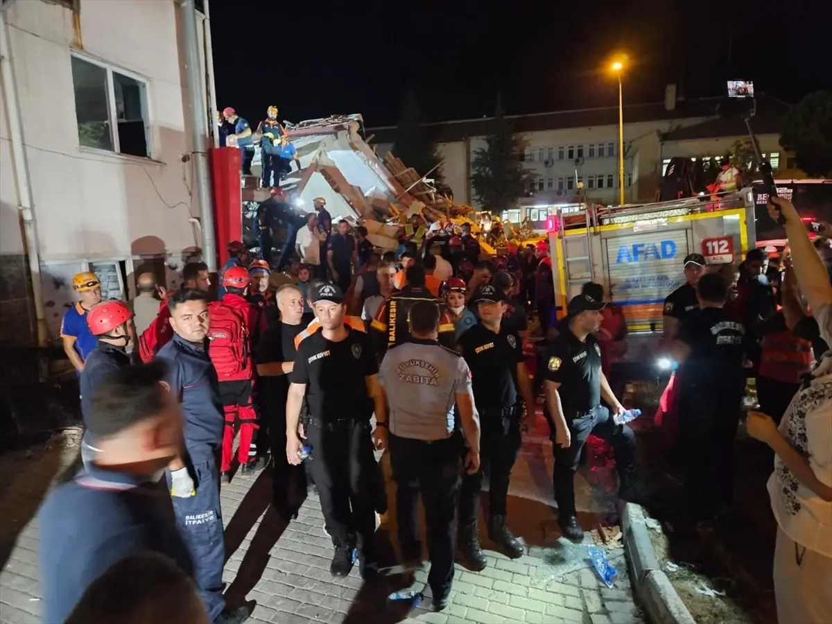Sındırgı'daki Depremde Bir Kişi Daha Kurtarıldı