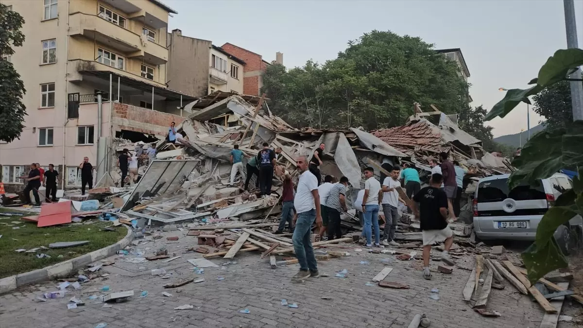 Sındırgı'da 6,1 Büyüklüğündeki Depremde Bir Kişi Daha Kurtarıldı