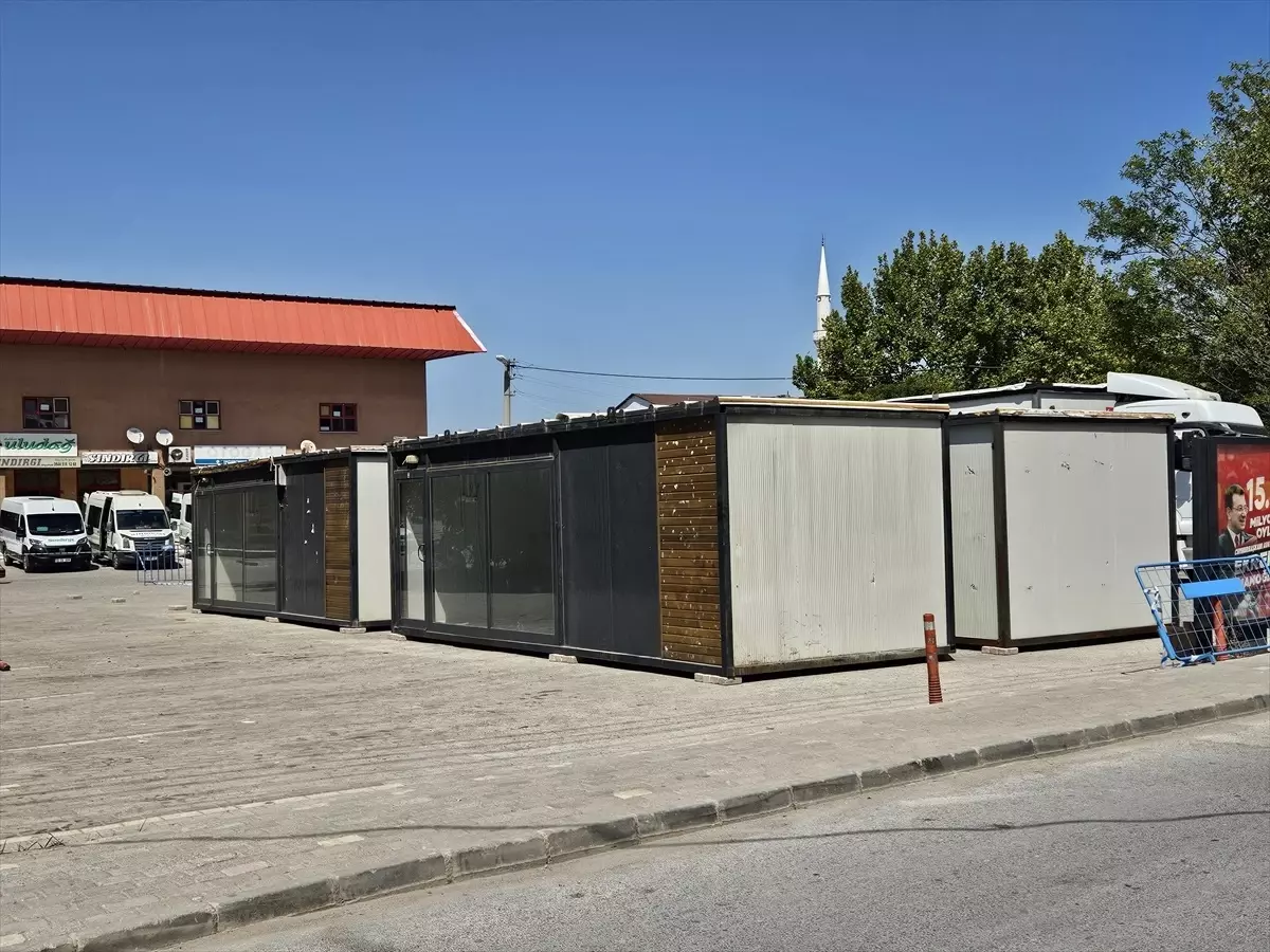 Sındırgı'da Deprem Sonrası Geçici Çarşı Kuruluyor