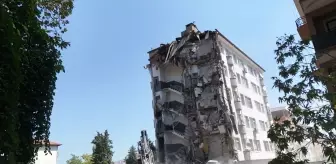 Balıkesir'de Deprem Sonrası Yıkım Çalışmaları Başladı