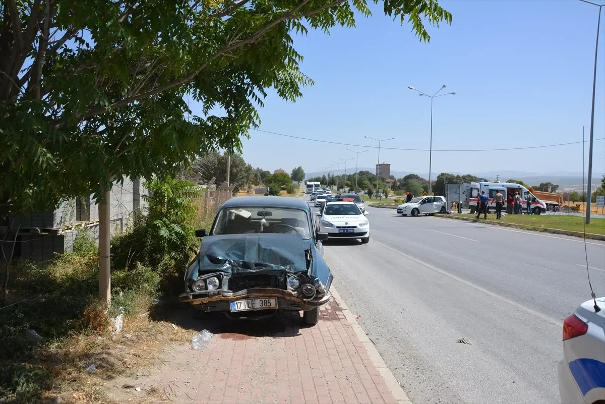 Banaz'da Trafik Kazası: İki Yaralı