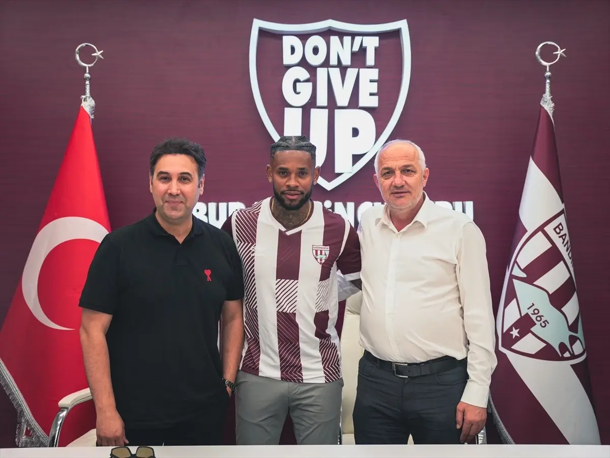 Bandırmaspor, Leandro Bacuna'yı Transfer Etti