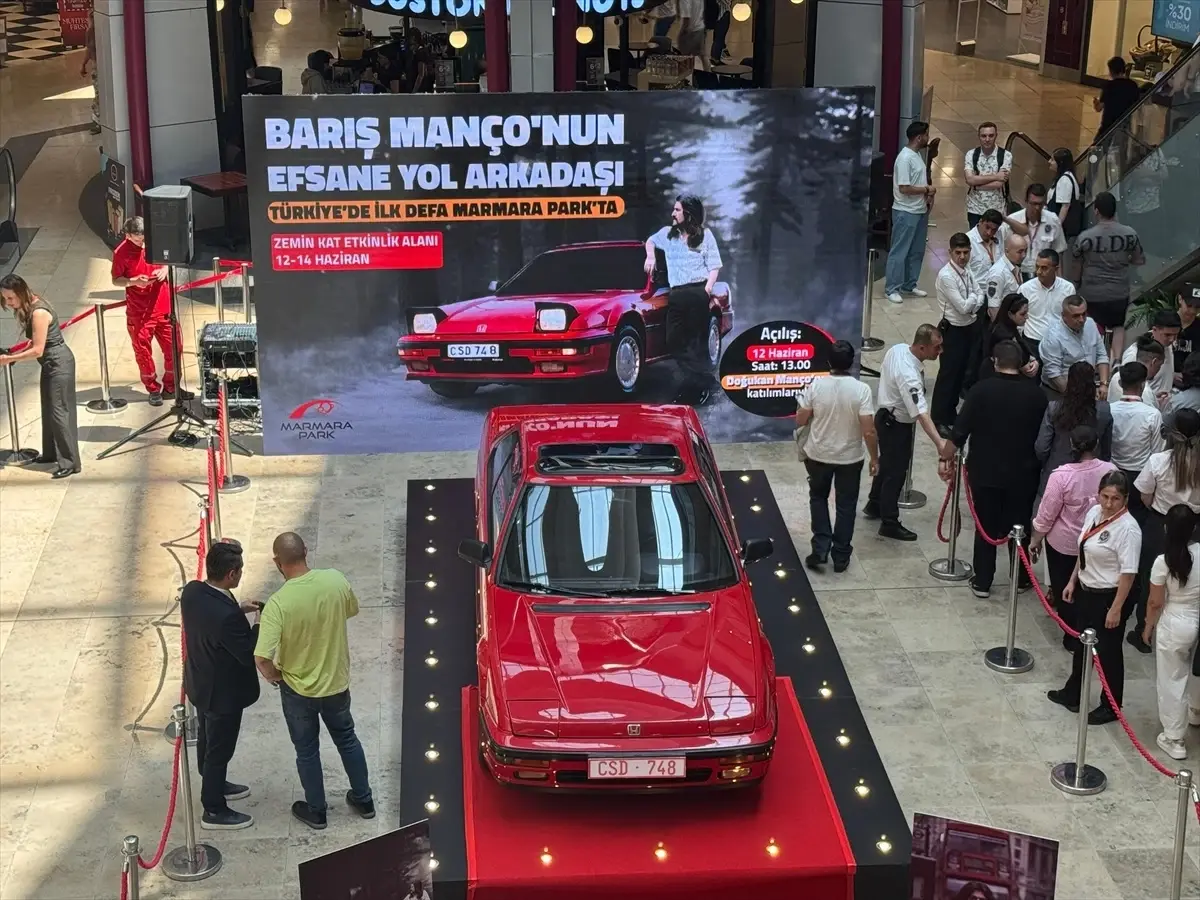 Barış Manço'nun Kırmızı Honda Prelude'u Marmara Park'ta Sergileniyor