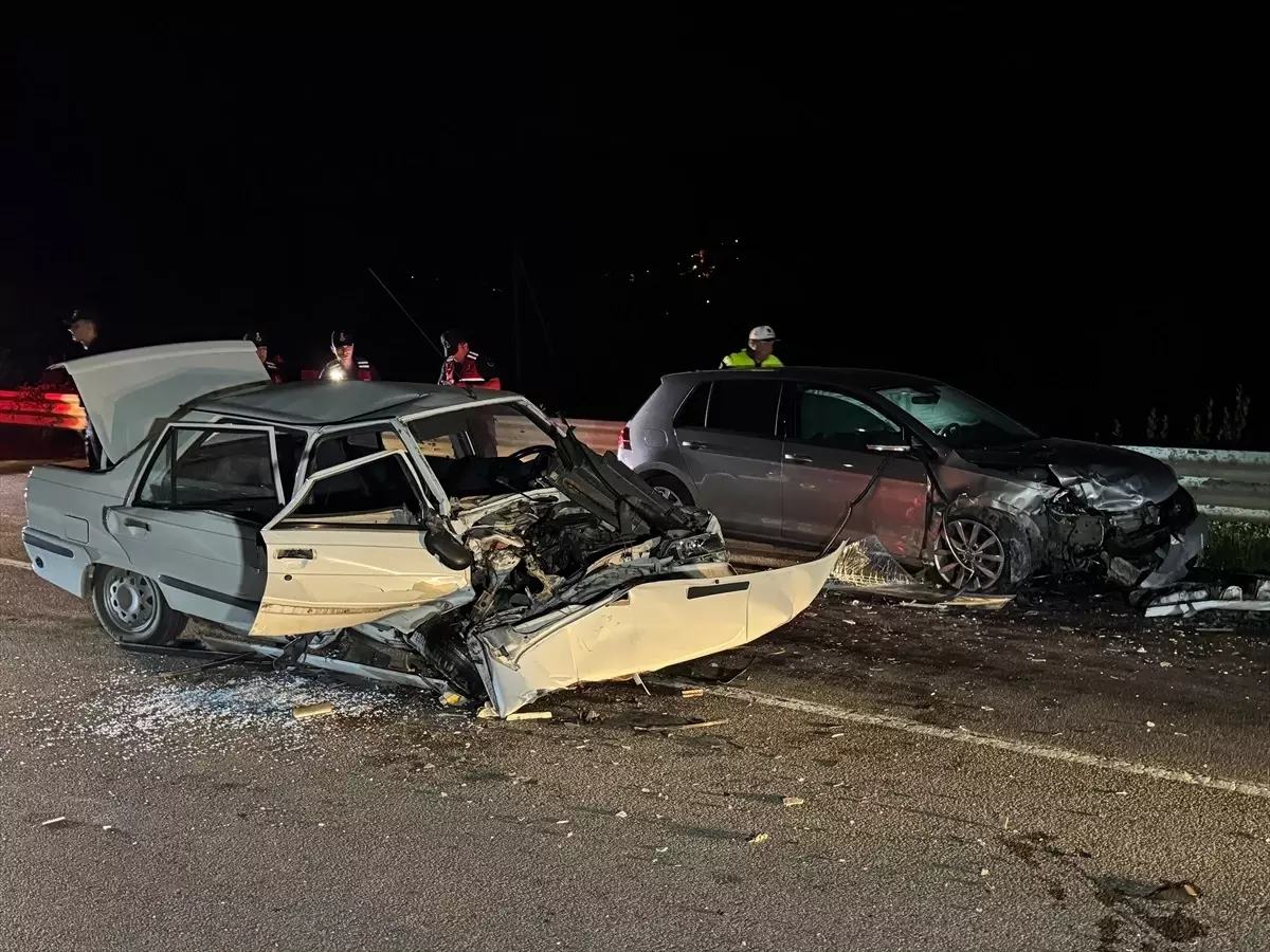 Bartın'da Trafik Kazası: 1'i Çocuk 4 Yaralı