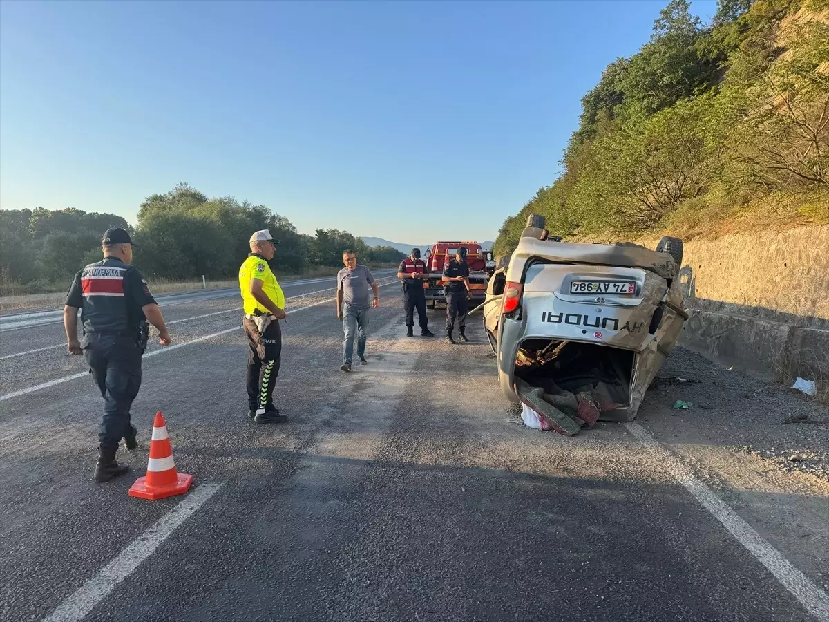 Bartın'da Ters Dönerek Bariyerlere Çarpan Sürücü Ağır Yaralandı