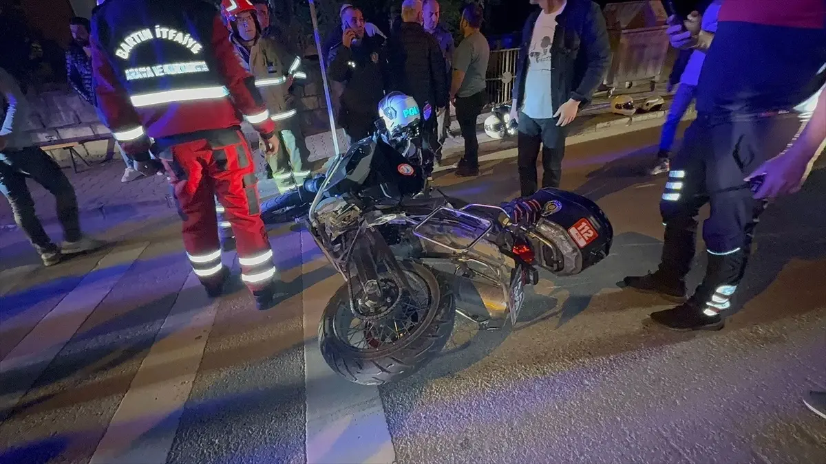 Bartın'da Kargaşa: Motosikletli Polisler Köpeğe Çarpmamak İçin Kaza Yaptı