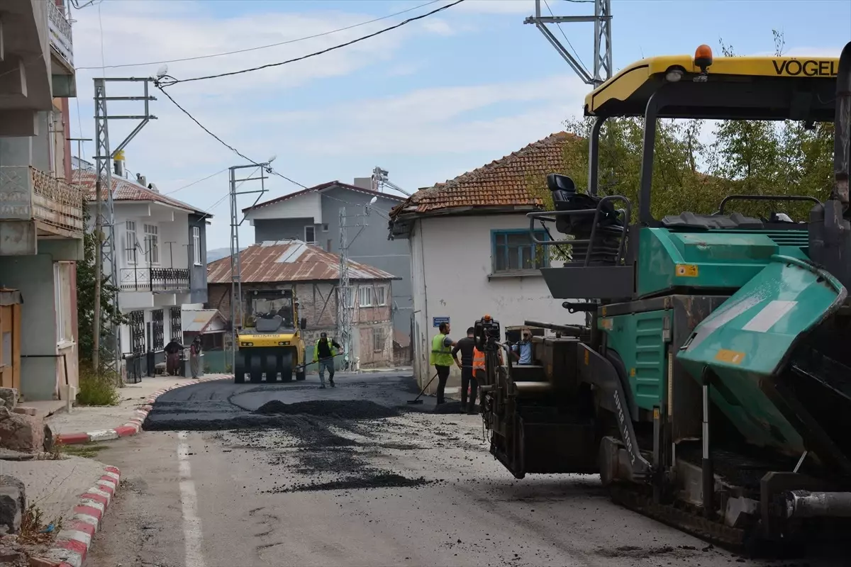 Başçiftlik'te asfaltlama çalışması yapılıyor