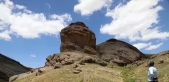 Başkale'deki Keladivane Kayalık Alanı Turizme Kazandırılmayı Bekliyor