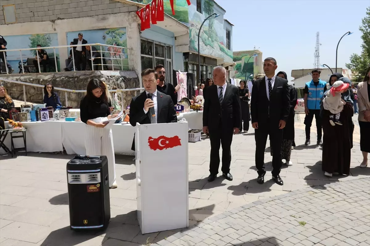 Başkalede Hayat Boyu Öğrenme Haftası Sergisi Açıldı