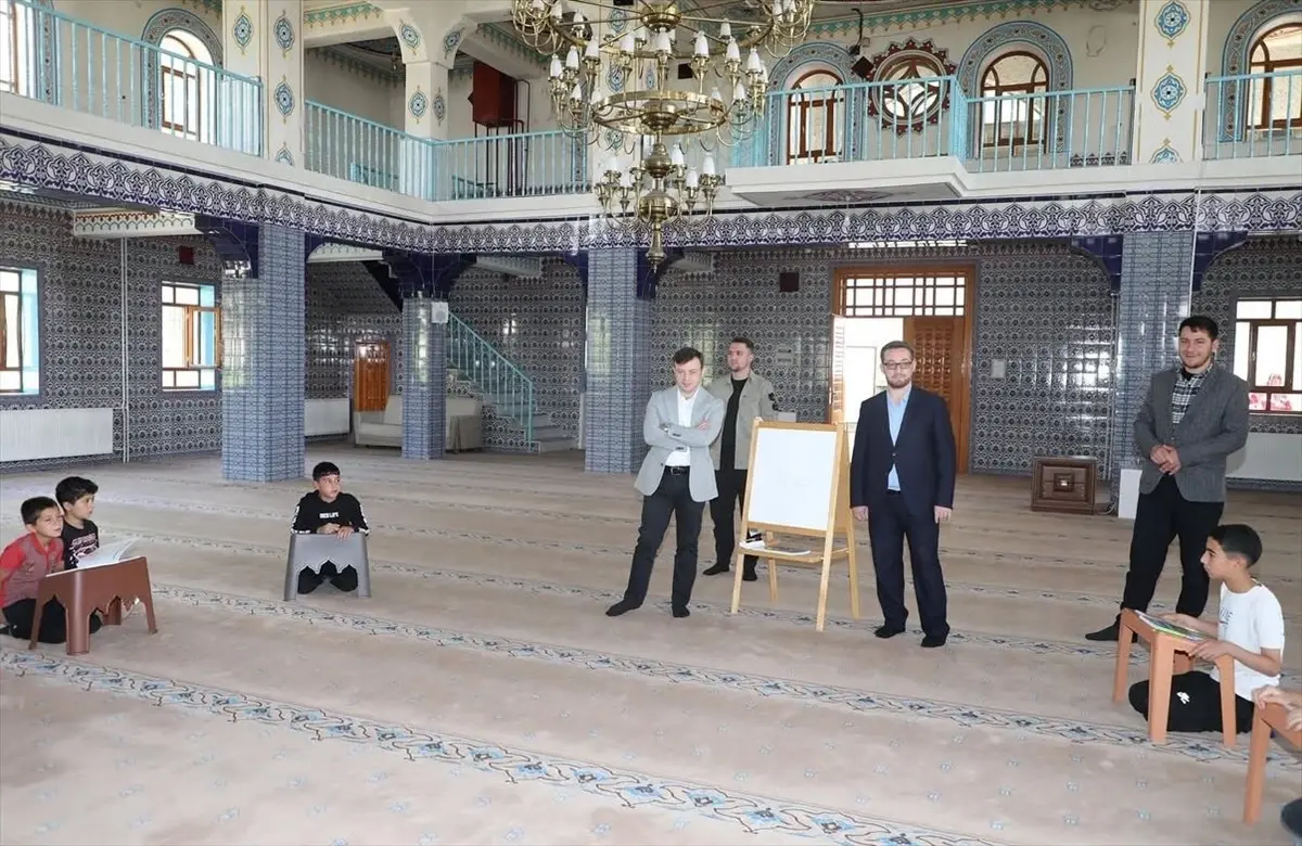 Başkale Kaymakamı Yaz Kur'an Kursu Öğrencileriyle Buluştu