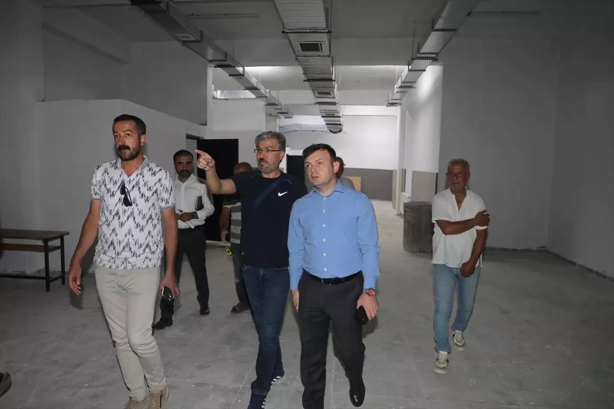 Başkale Kaymakamı, Okul İnşaatlarını İnceliyor