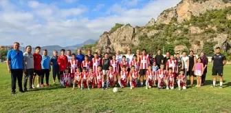 Kumluca Belediye Başkanı Avcıoğlu, Yaz Futbol Okulu'nu Ziyaret Etti