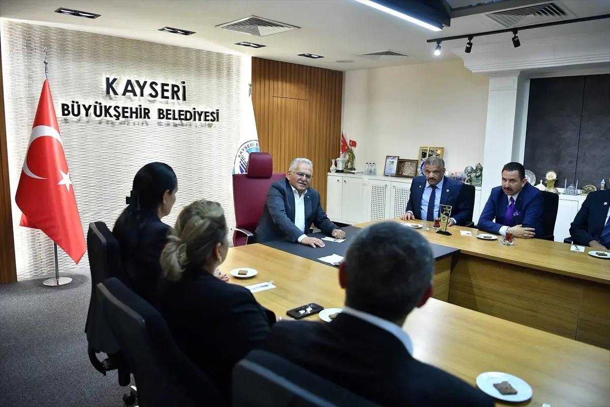 Kayserili Gurbetçiler, Büyükşehir Belediye Başkanı'nı Ziyaret Etti