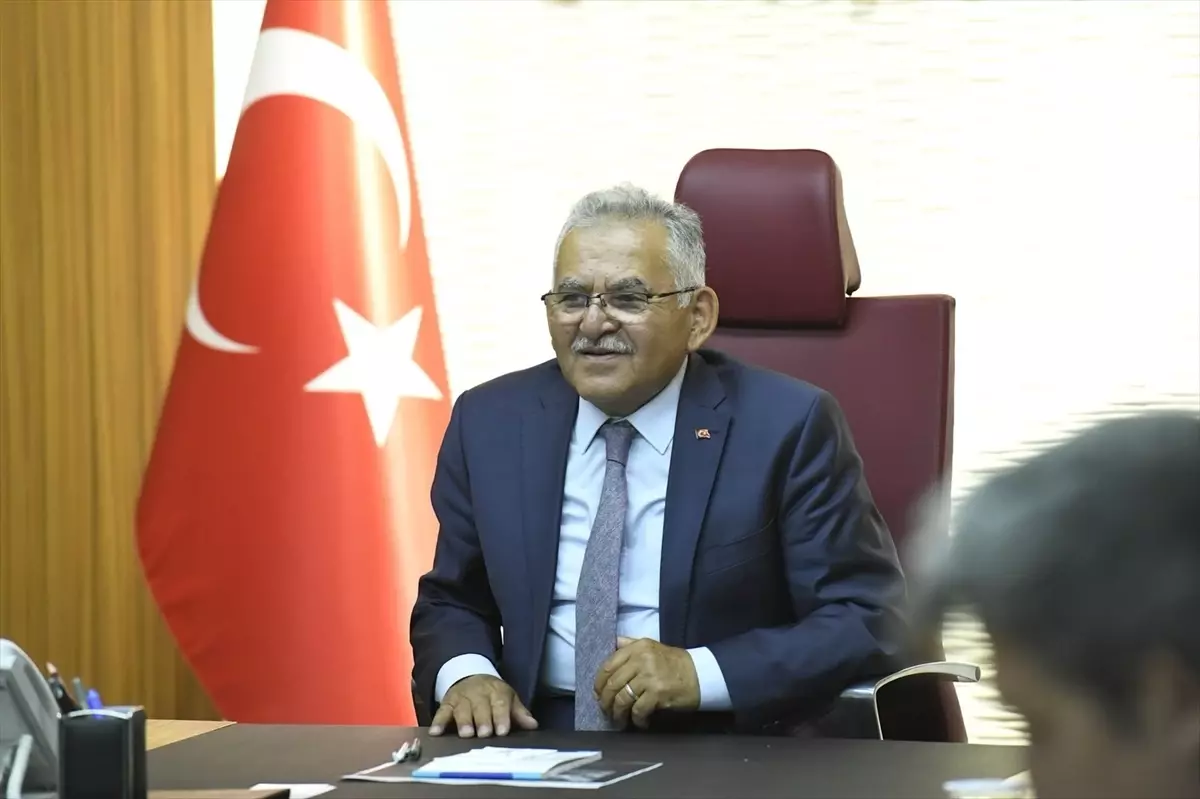 Başkan Büyükkılıç, İlçe Belediye Başkanlarıyla Toplantı Gerçekleştirdi