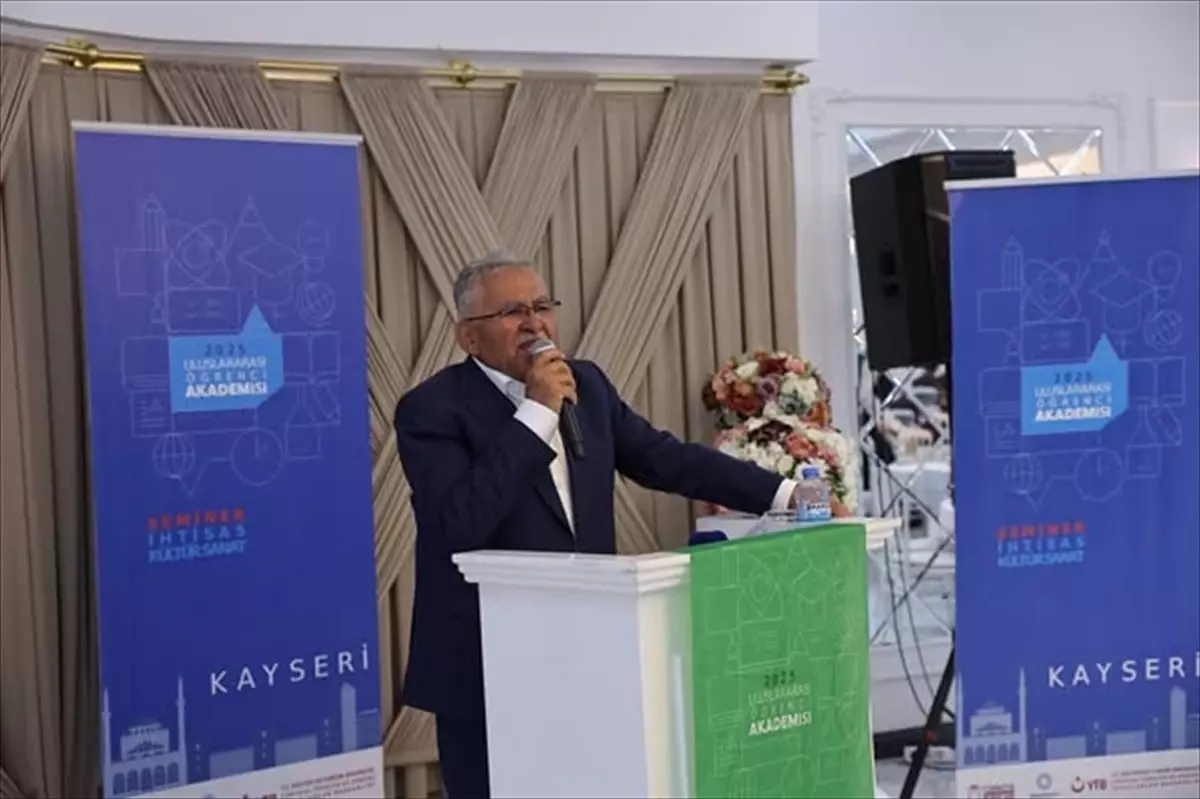 Kayseri'de Uluslararası Öğrenciler İçin Bayramlaşma ve Mezuniyet Töreni Düzenlendi