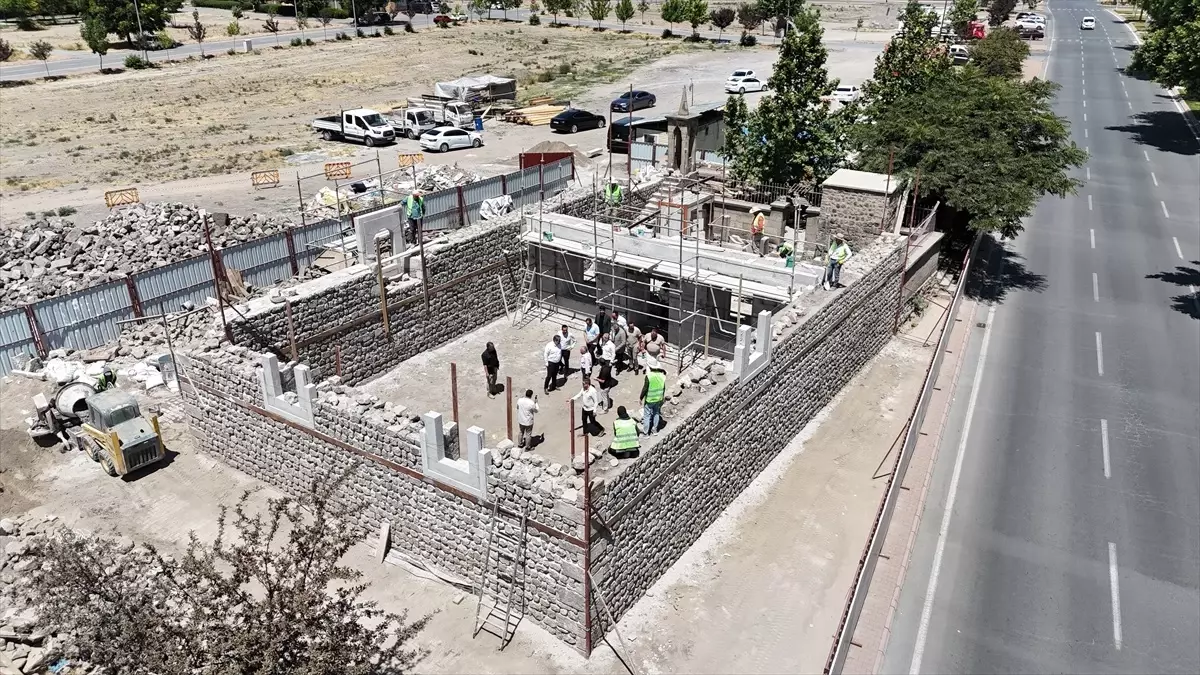 Memduh Büyükkılıç, Tasmakıran Cami'nin Restorasyonunu İnceledi