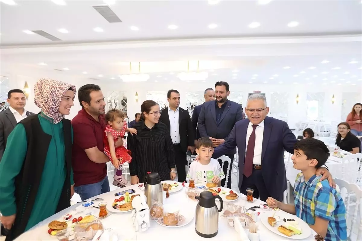 Kayseri'de Yetim ve Özel Çocuklarla Kahvaltı Programı