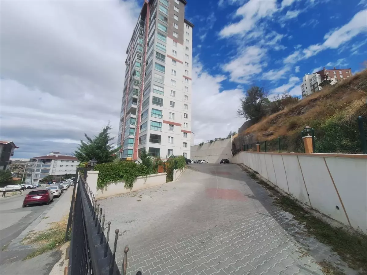 Ankara'da 6 Yaşındaki Çocuk Apartmandan Düştü