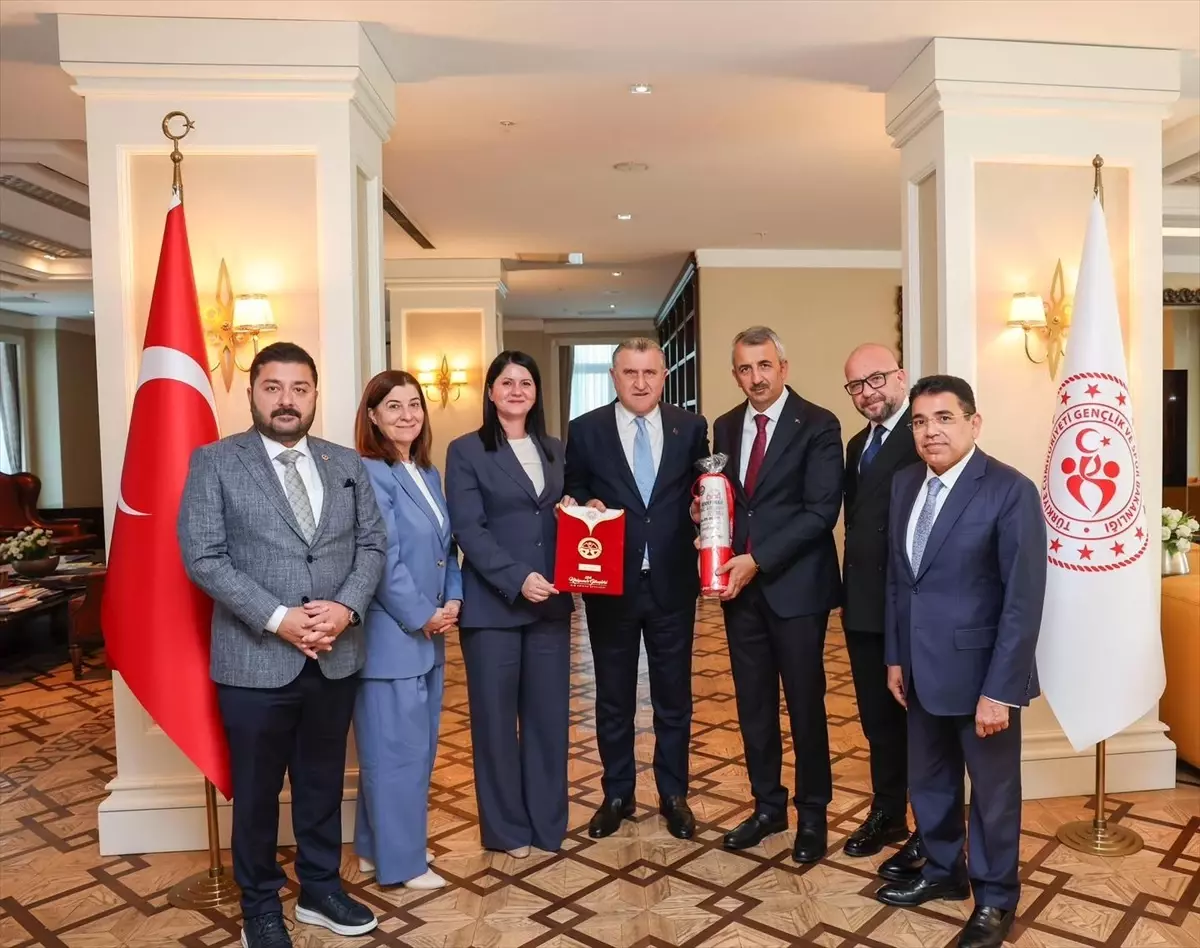 Edirne Heyeti, 664. Kırkpınar Yağlı Güreşleri İçin Devlet Protokolünü Ziyaret Etti