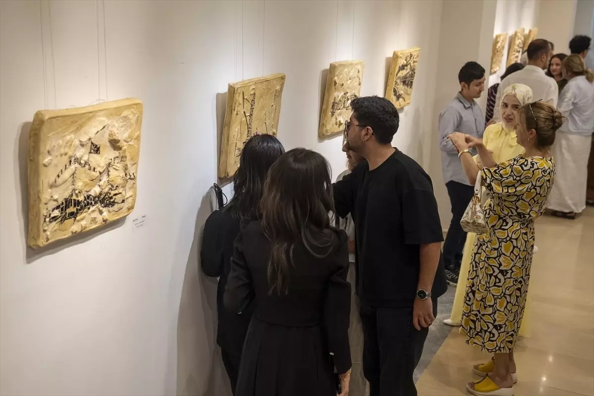 Başkent&apos;te Görme Engelli Gençlerin Eserleri Sergileniyor