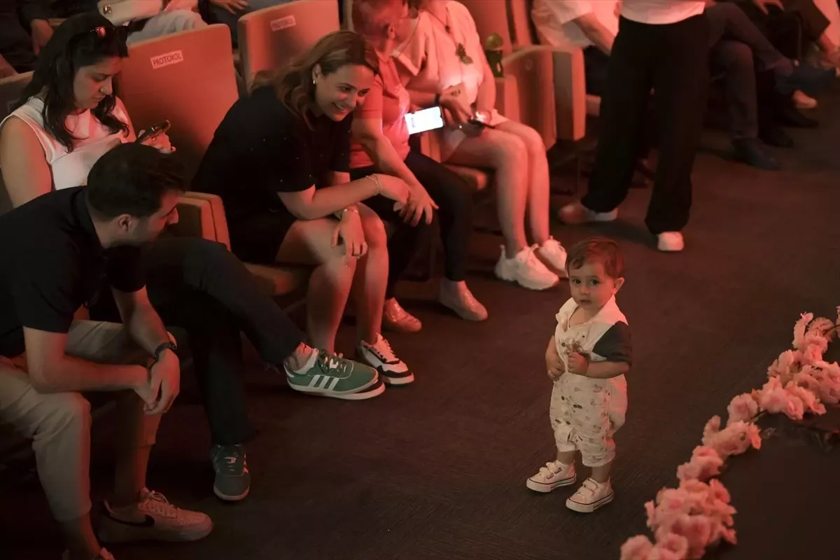 Kulis Sanat Tiyatrosu’nda 'Kahraman Çocuklar' Drama Gösterisi
