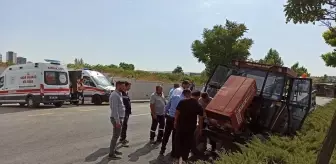 Kahramankazan'da Kamyonet ile Traktör Çarpıştı: 3 Yaralı