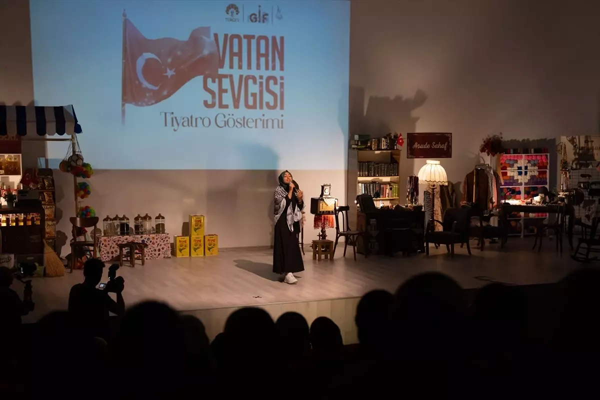 Başkentte 'Vatan Sevgisi' tiyatro oyunu seyirciyle buluştu