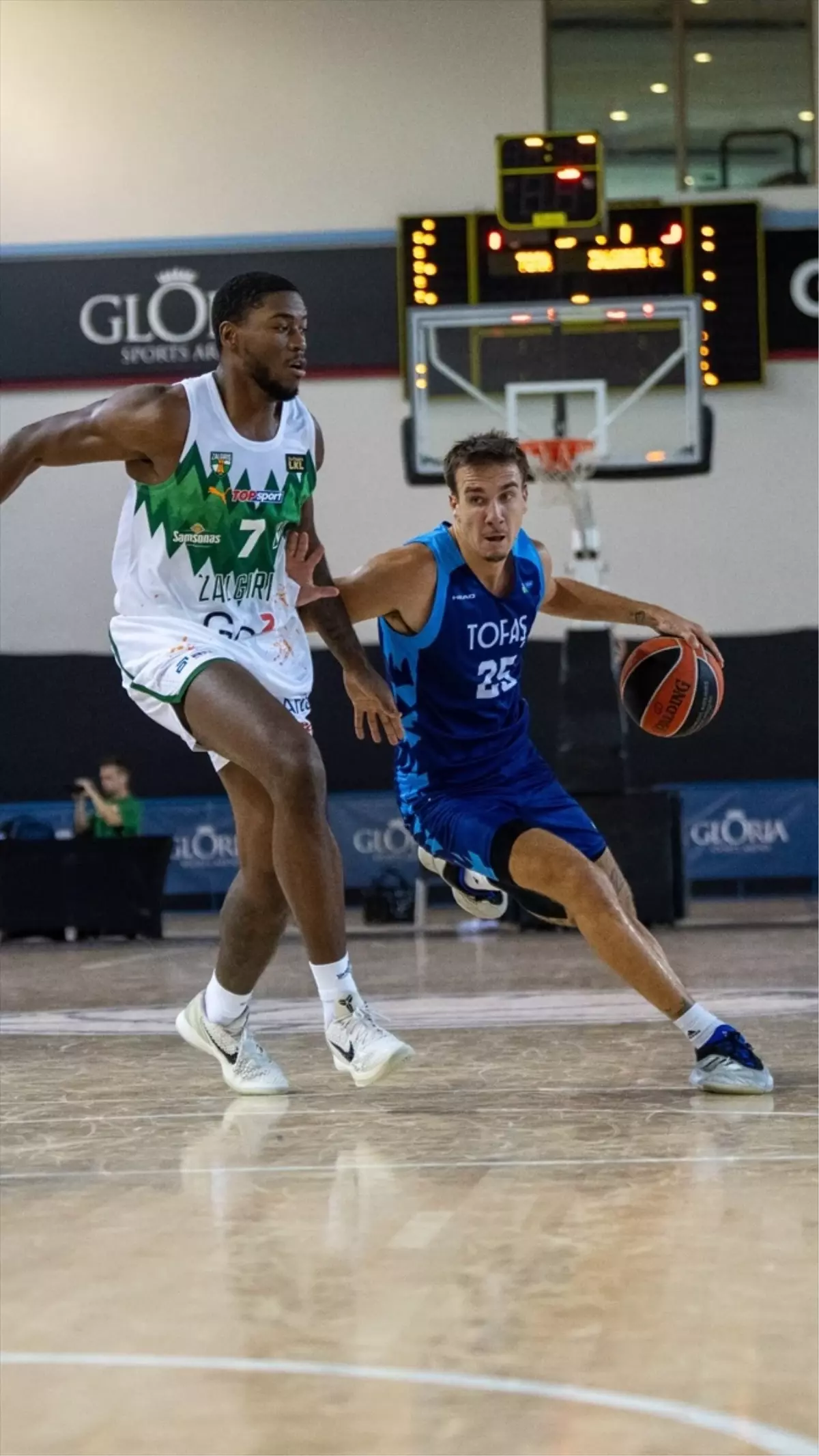 Gloria Kupası'nda TOFAŞ ve Bahçeşehir Koleji Galip Geldi