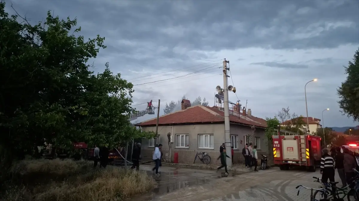 Başmakçı'da Yangın: Evde Hasar Oluştu