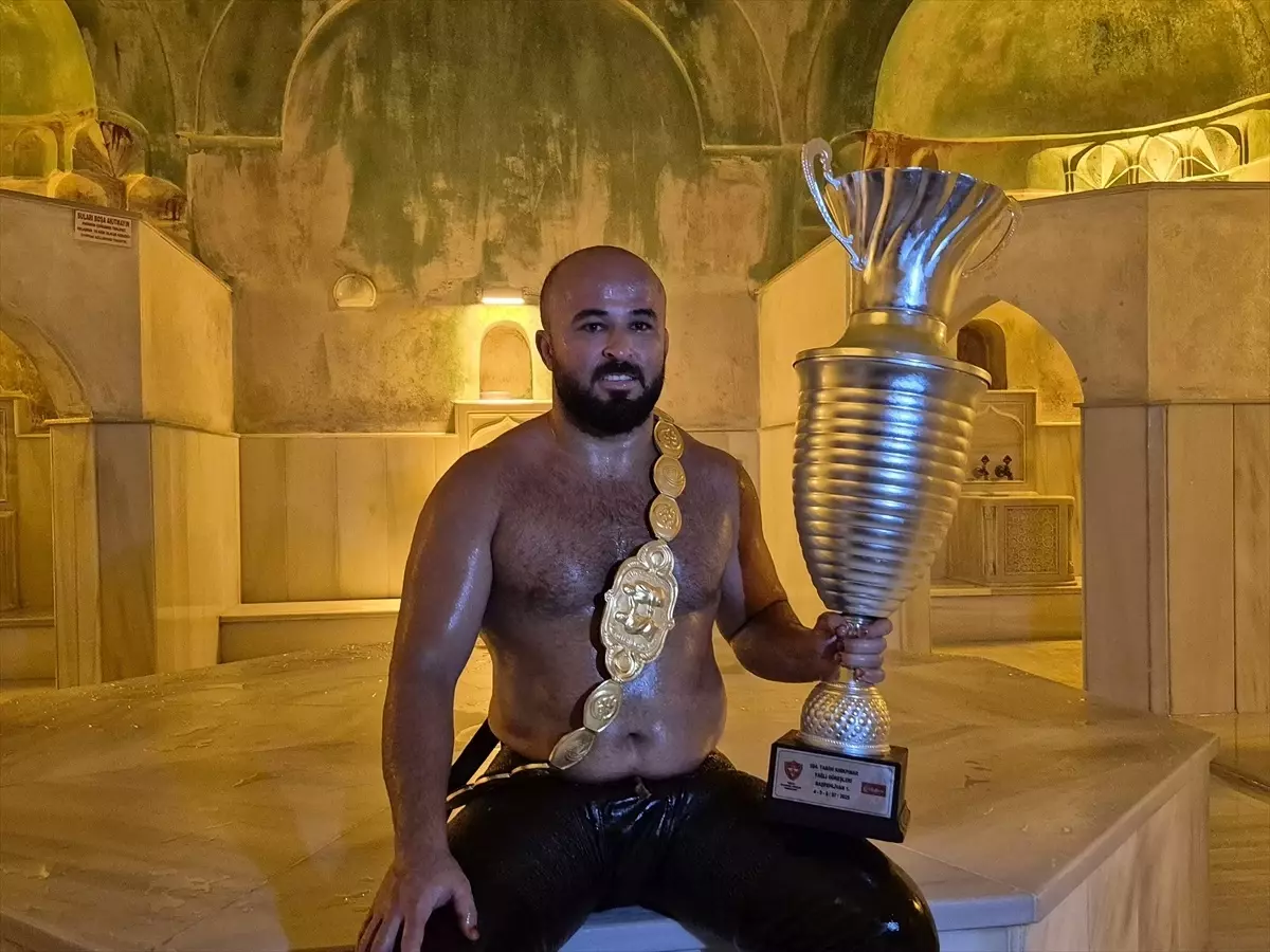 Kırkpınar Yağlı Güreşlerinde Başpehlivan Orhan Okulu Geleneği Sürdürüyor