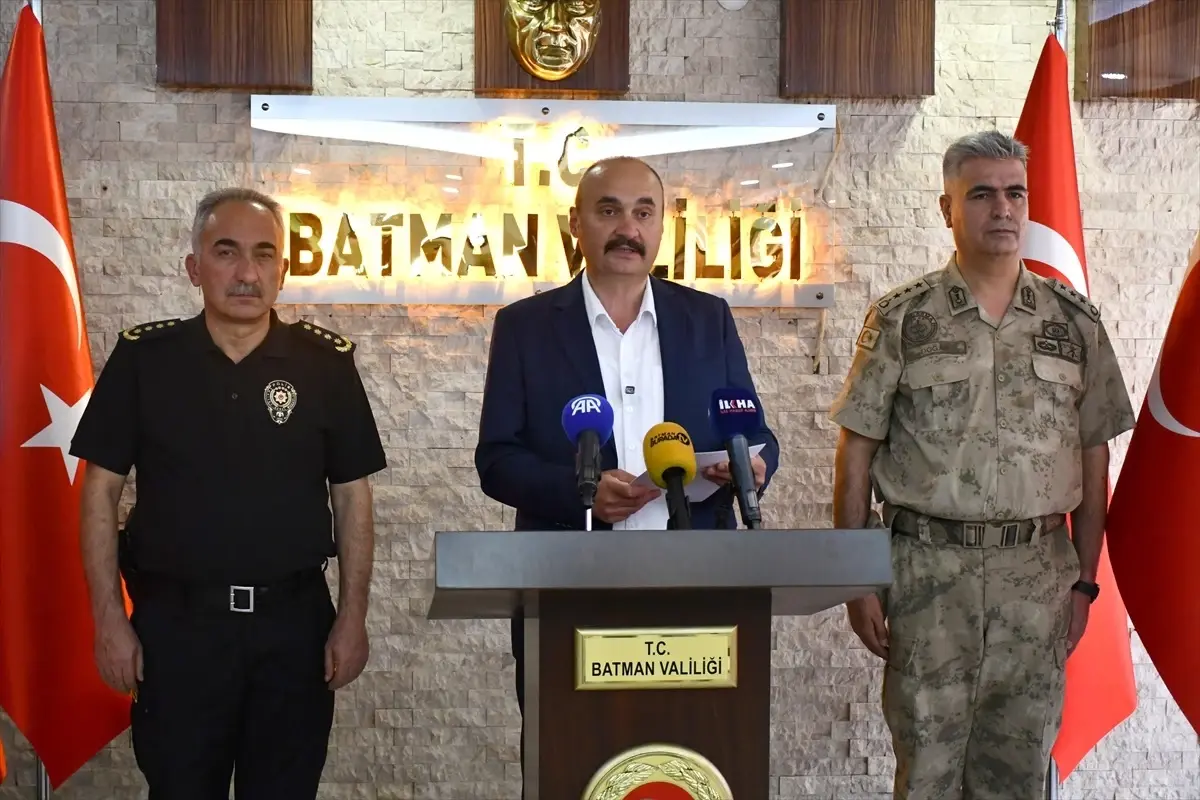 Batman Valisi Canalp'tan Gençlere Banka Hesabı Uyarısı
