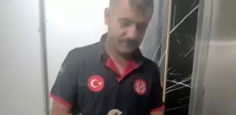 Batman'da Balkon Korkuluğuna Sıkışan Atmaca Kurtarıldı