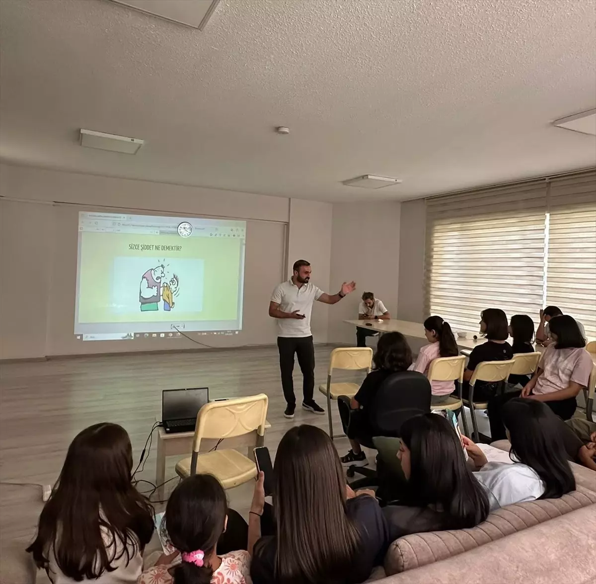 Batman'da Çocuklara Akran Zorbalığı ve Sağlıklı Yaşam Eğitimi