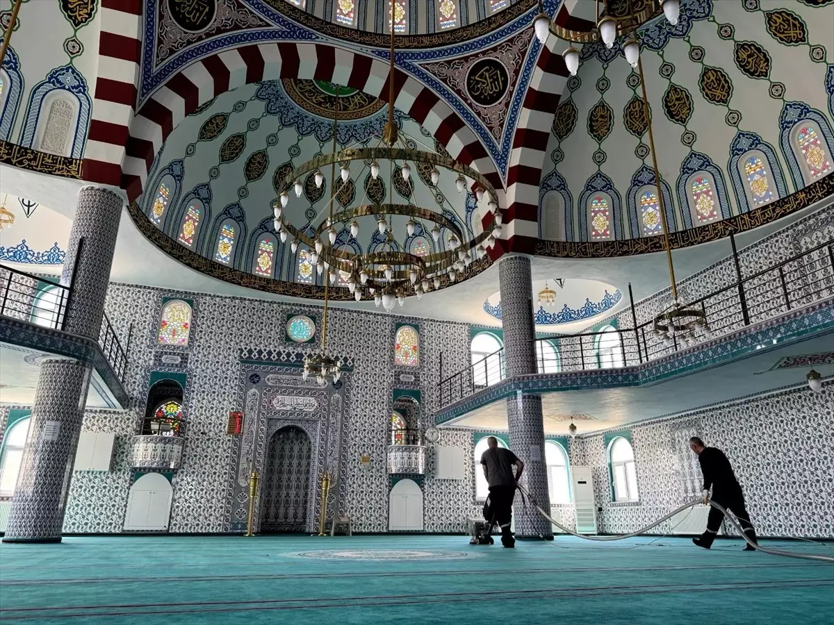 Batman'da Cami ve Kur'an Kurslarında Temizlik Çalışması