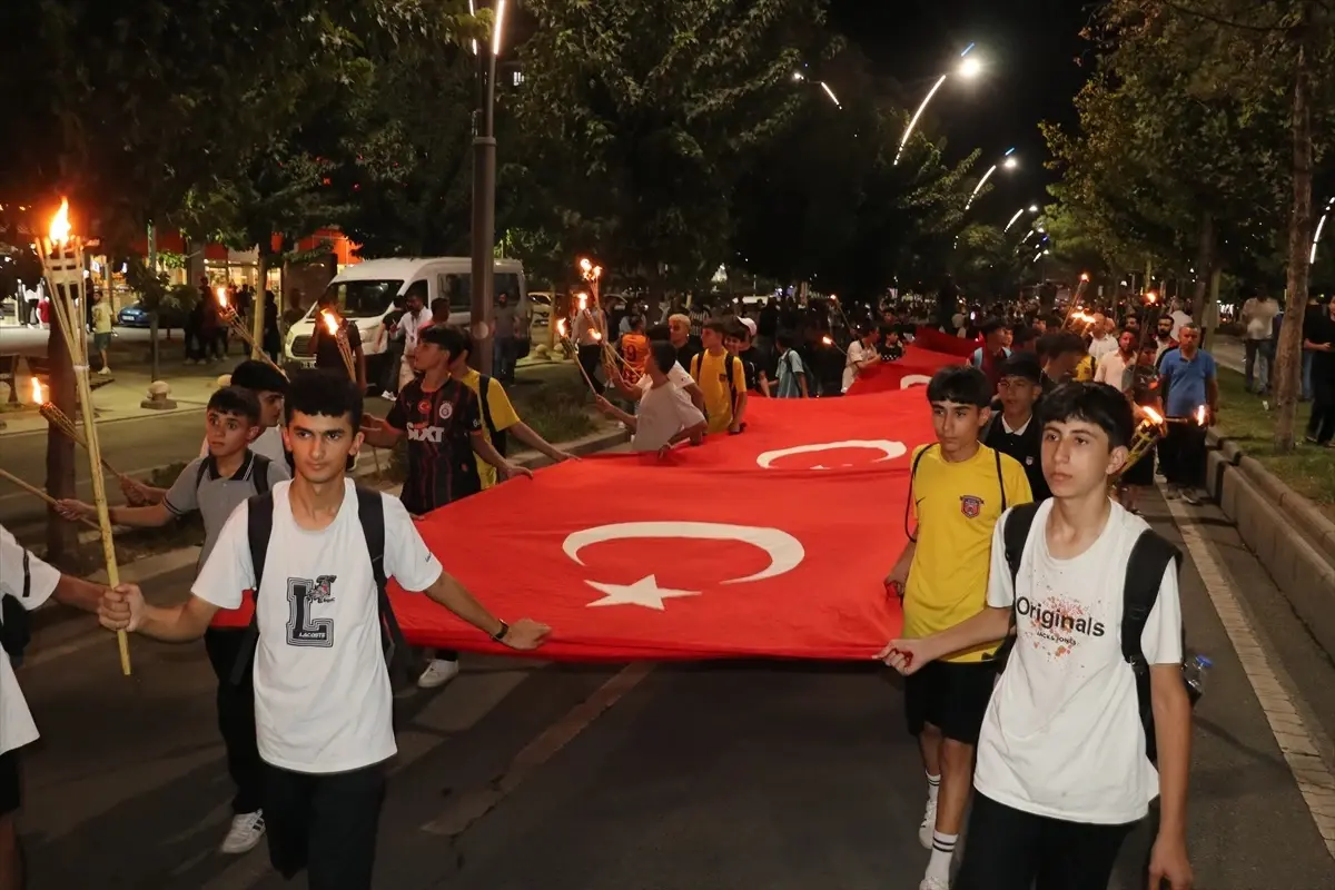 Batman'da Festival ve Fuarlar İçin Kortej Yürüyüşü Düzenlendi